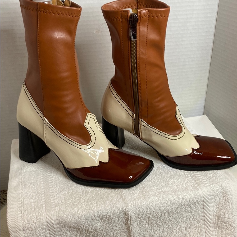 Two-Tone Heeled Boots - Brown and Cream